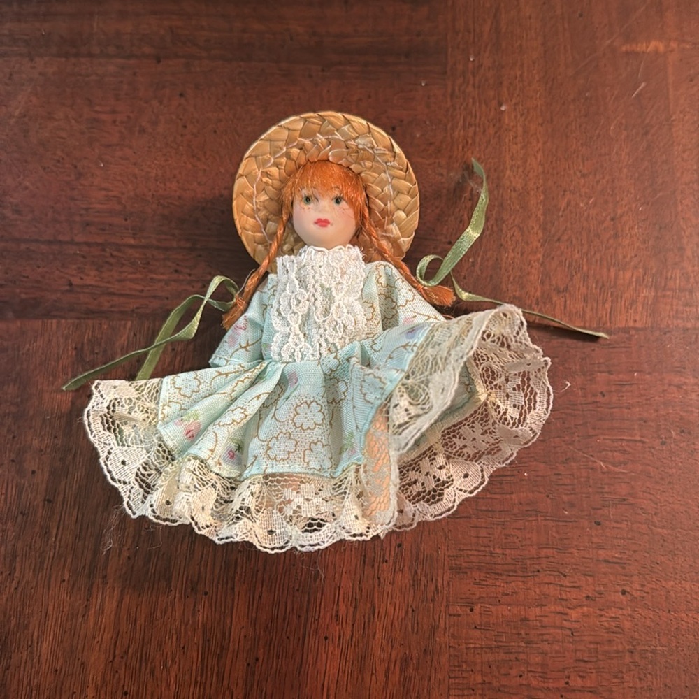 Vintage Doll Anne of Green Gables Figurine 3.5" tall Lace Dress